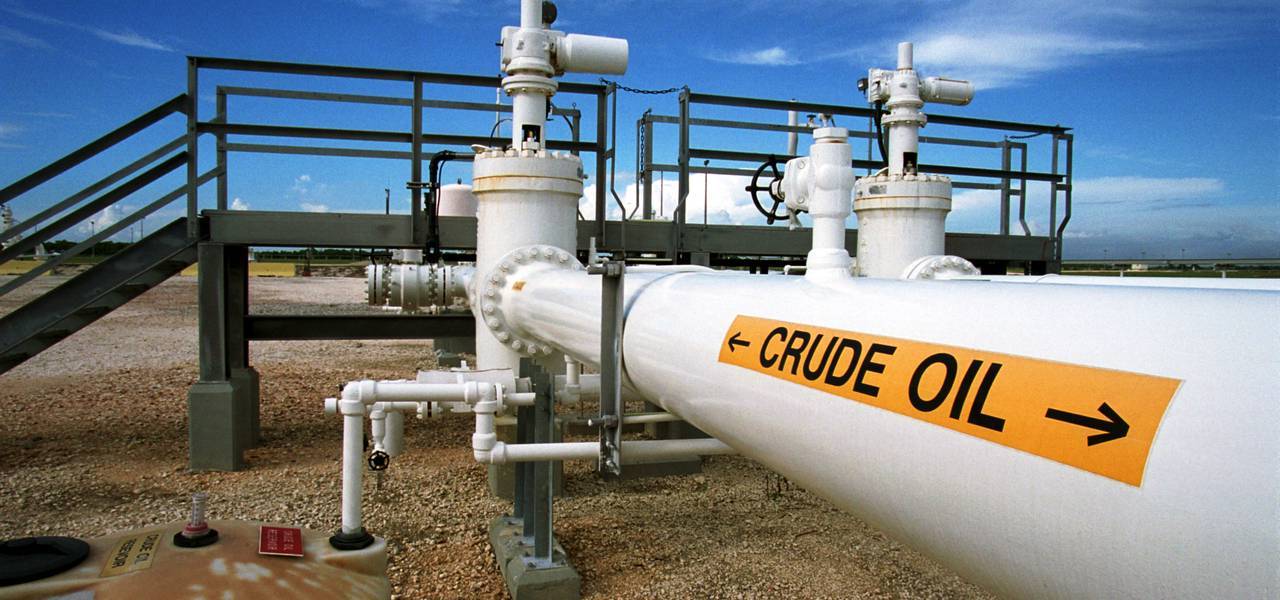 Crude inches down on ascending American crude inventories and output