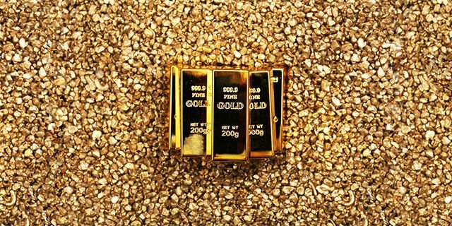 Gold dips in Asia as greenback slumps 