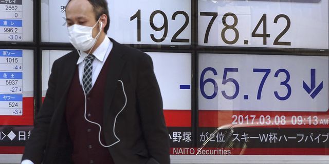 Japanese equities decline at close of trade 