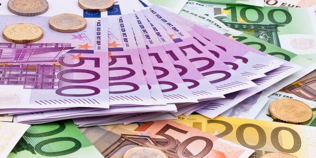 Euro is steady with focus on Sunday's French presidential election