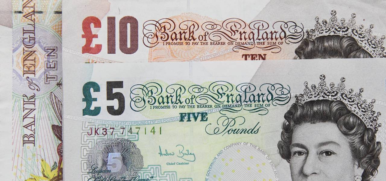 British pound reaches 1-1/2 month minimums 