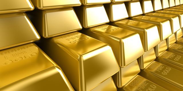 Gold inches up on softer greenback and trade tensions