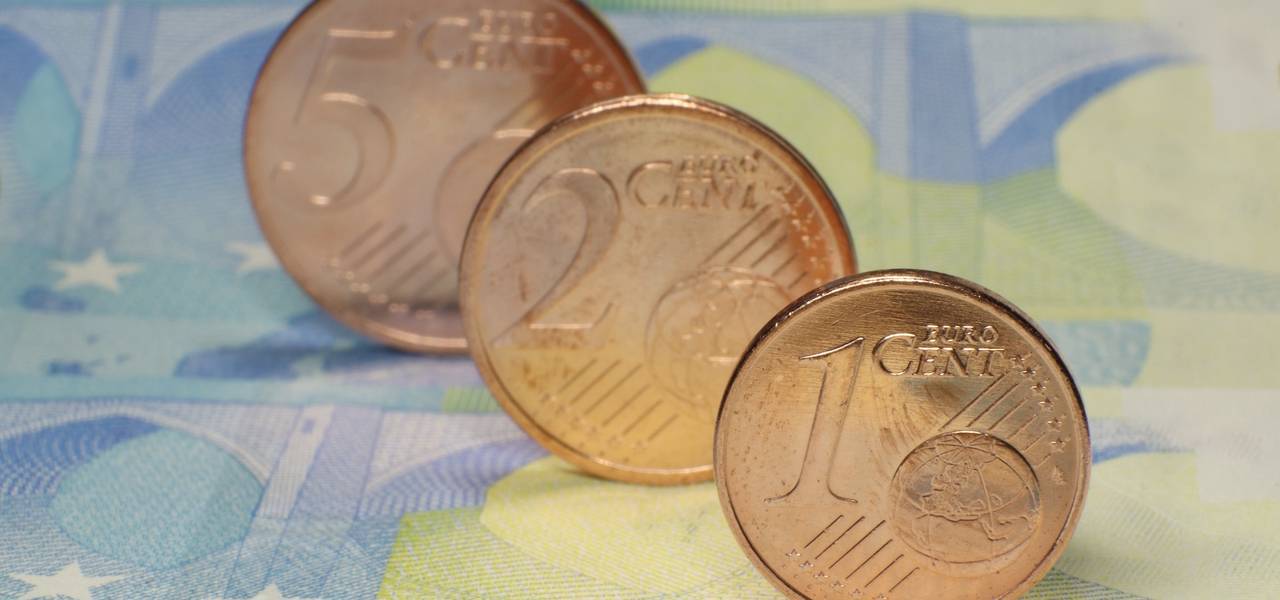 Euro strengthens versus greenback on optimistic comments of Draghi