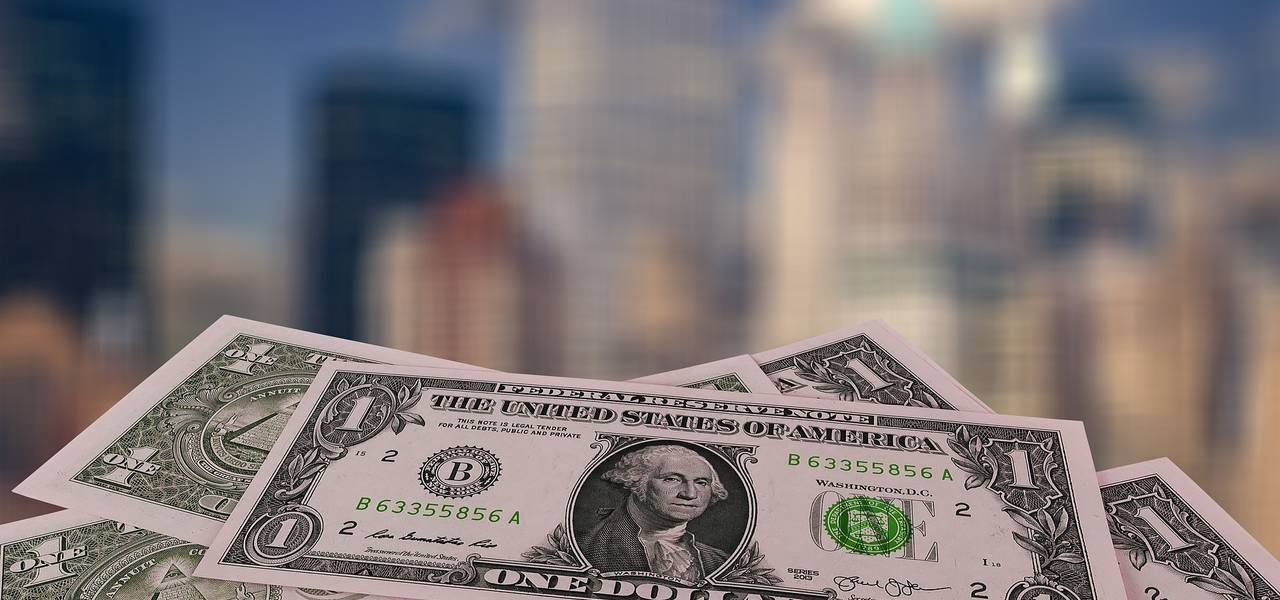 Greenback inches down for fifth day