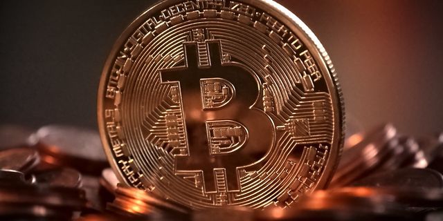 Bitcoin keeps to $6,500