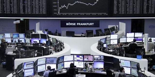European shares move down