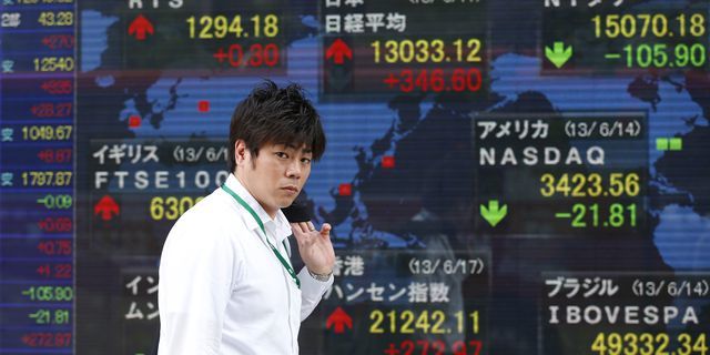 Asia stocks edge down on Fed minutes