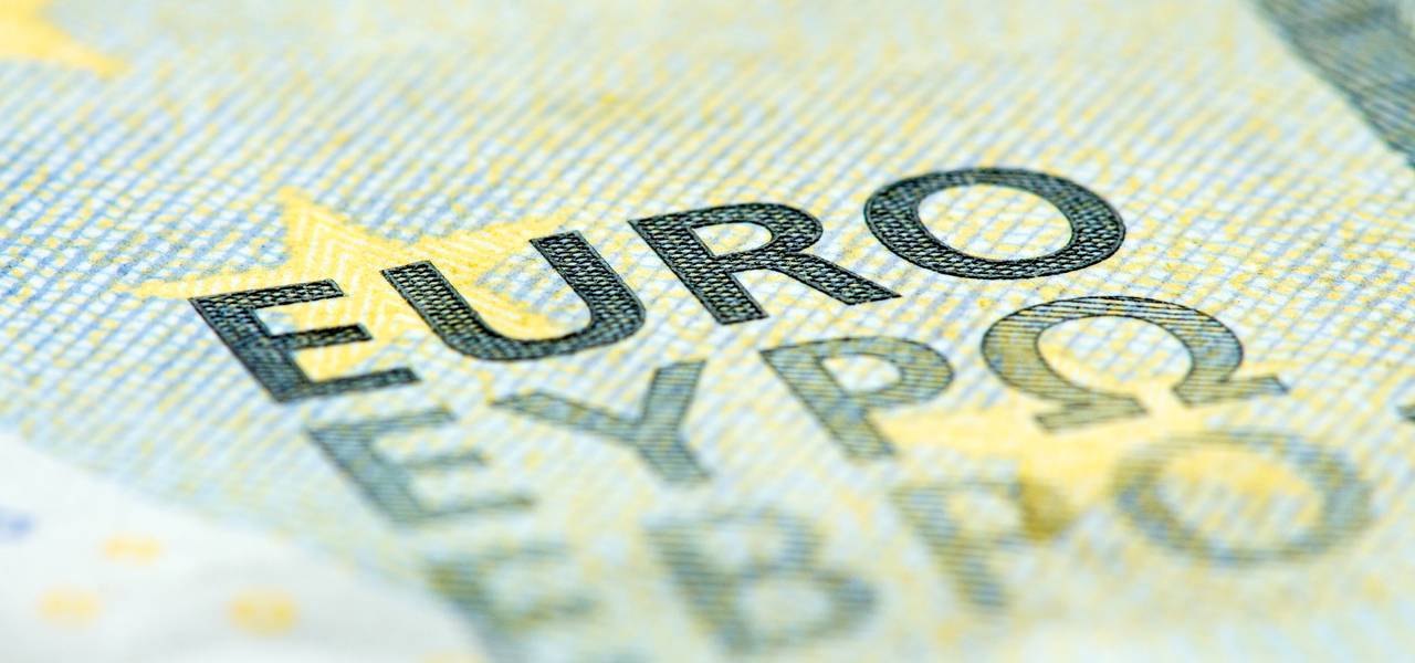 EUR/USD: 'Pennant' pattern pushed the pair lower