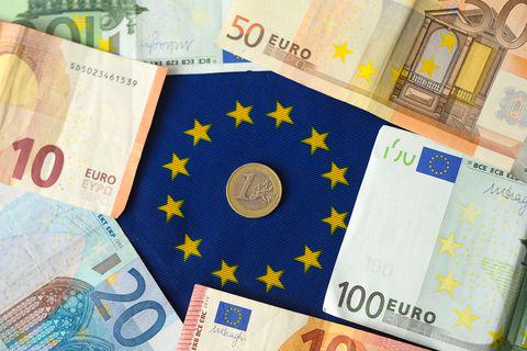 EUR/USD: euro correcting to Cloud