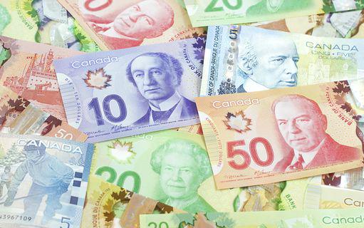 USD/CAD: the loonie is waiting for the signal from the “wedge” 