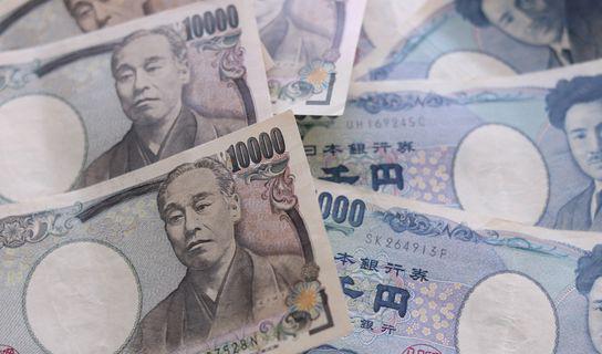 USD/JPY: price reached 21 Moving Average