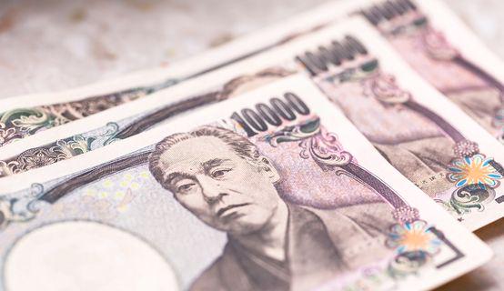 USD/JPY: market consolidating between Moving Averages