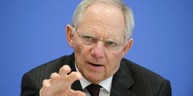 Germany's Schaeuble expects IMF to stick with Greece program