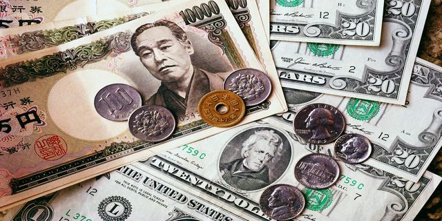 Yen drops in Asia