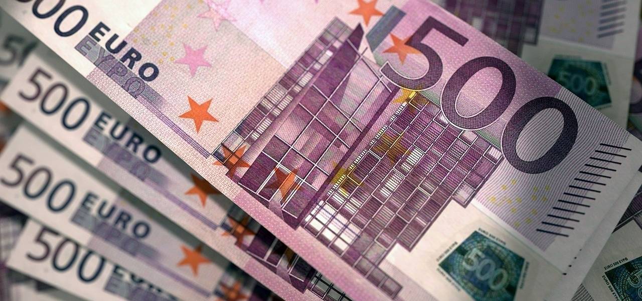 Common currency ascends ahead of euro zone data