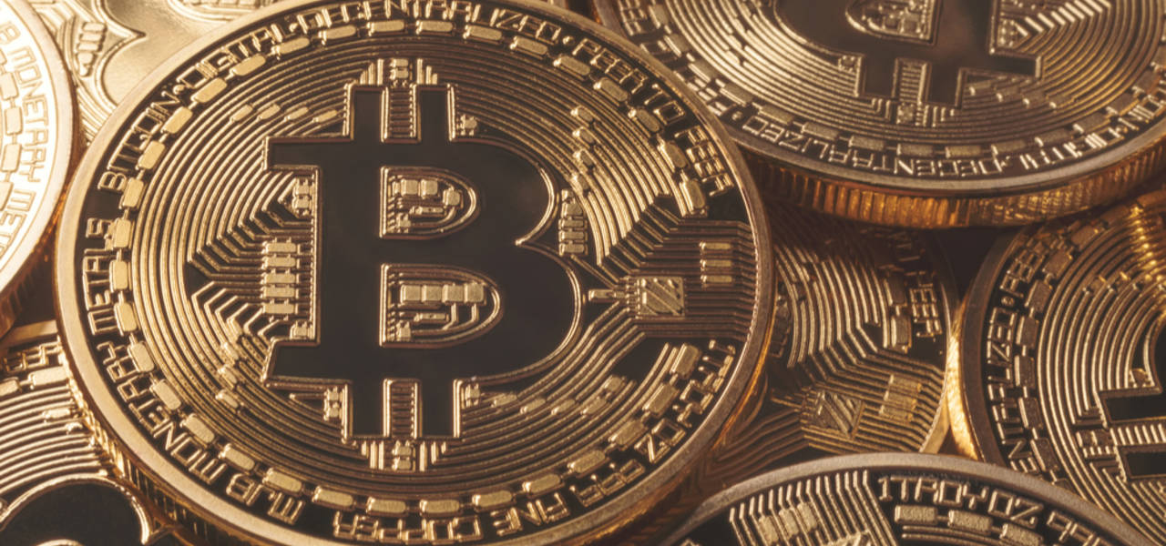 Bitcoin fluctuates below $4,000