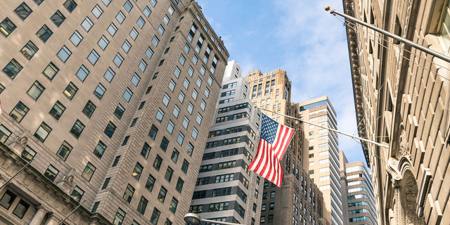 Wall Street heads south ahead of big bank gains 