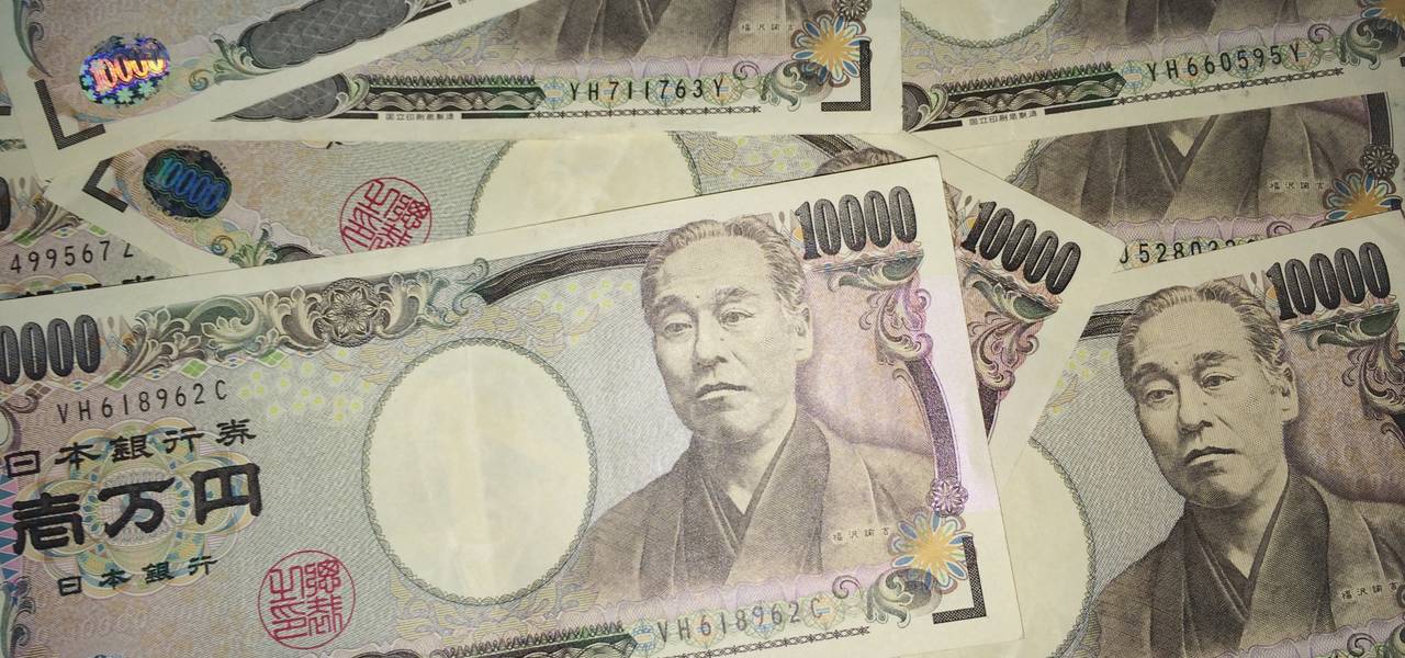 Asian currencies go down 