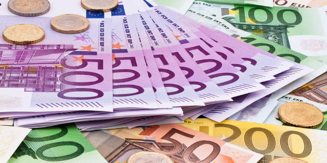 Euro reaches 2-1/2 year maximums vs. Swissie 