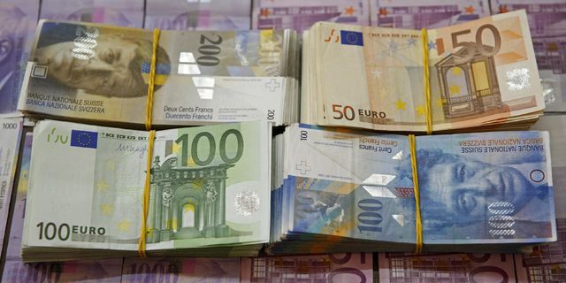 Swiss franc dips moderately after rising on North Korea tensions