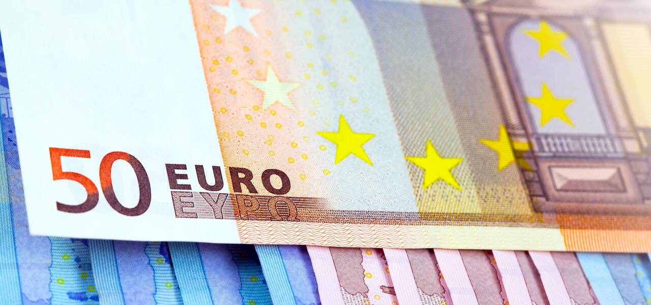 EUR/USD: price testing the 55 Moving Average