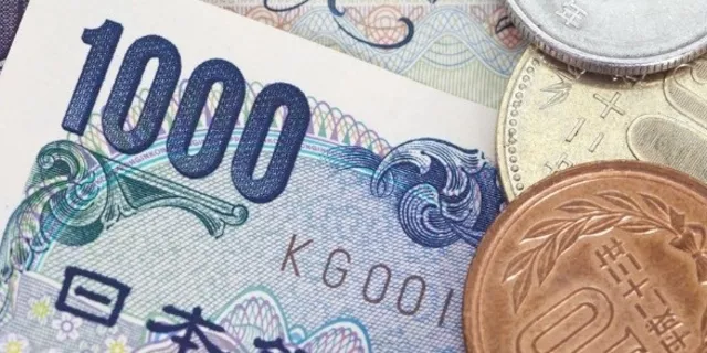 الين يصعد والدولار الأسترالي يهبط بسبب التوترات التجارية