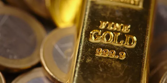 GOLD: 'Shooting Star' at the 'Window'