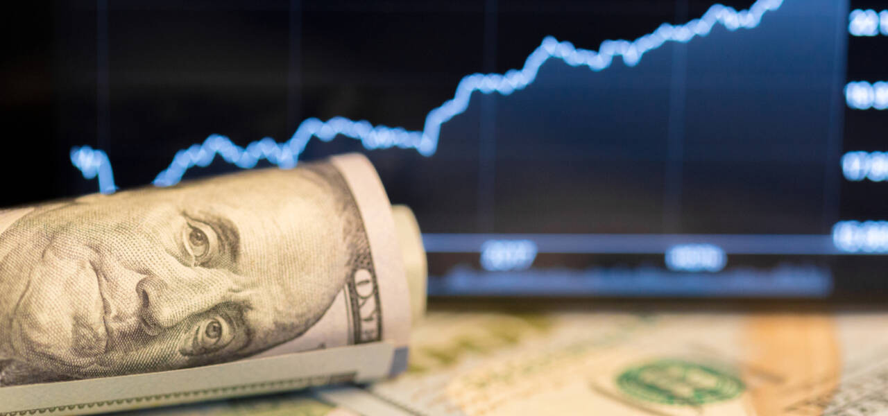 Dólar recua abaixo de 1.1400, mostrando recuperação