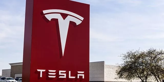 إيلون ماسك يخسر مليار دولار في دقيقتين فقط