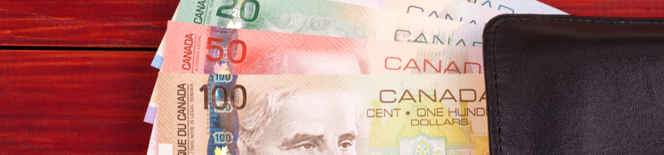 Aumento do petróleo bruto impulsiona o dólar canadense