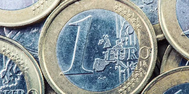 EUR/USD: broken uptrend