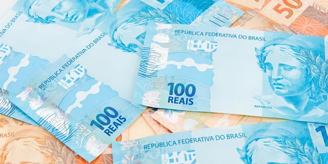 Dólar fecha em queda frente ao Real brasileiro