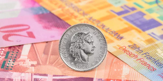 Demanda pelo dólar ajudou a reverter uma queda antecipada