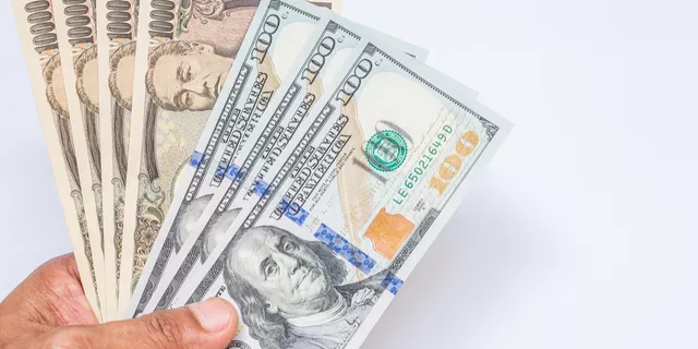 USD / JPY cai abaixo de 108 após dados decepcionantes do PMI dos EUA