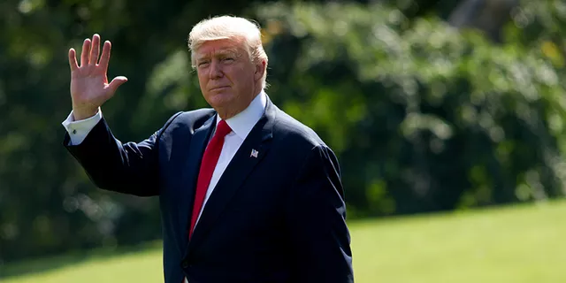 شومر قلق من أن يفرض ترامب إغلاق حكومي جديد لإعاقة إجراءات العزل