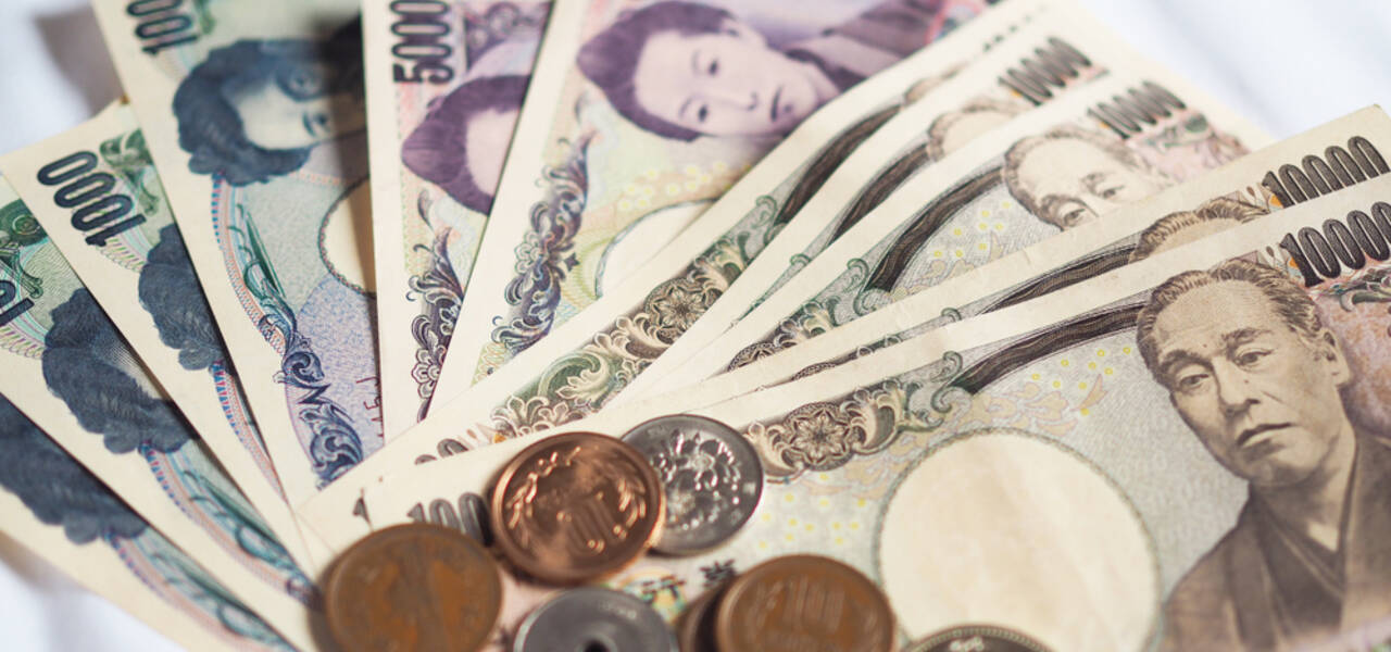 USD / JPY: par opera em alta de três semanas próximo a 107,00