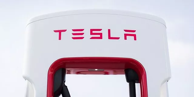 Tesla set new record