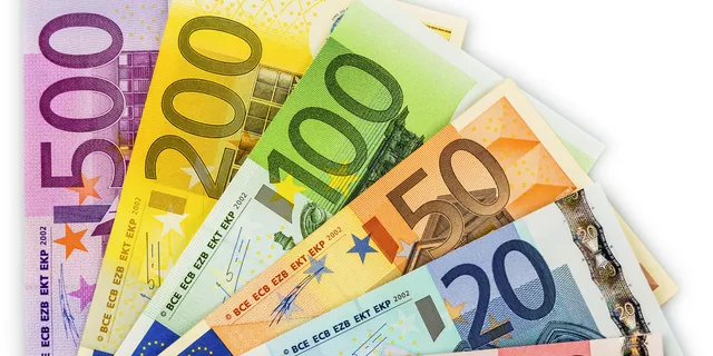 EUR / USD: par opera com leve alta próximo a marca de 1,1700