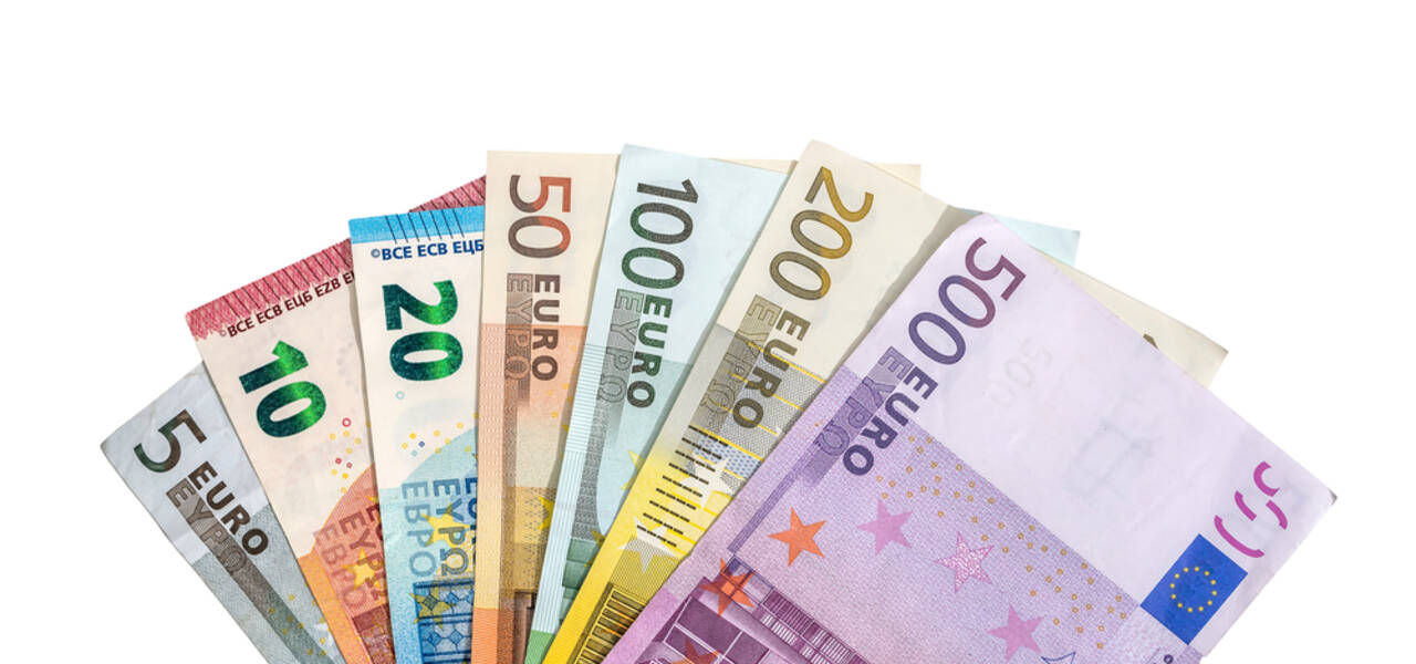 EUR / USD: par se agarra a 1,2180, à frente do Nonfarm Payrolls