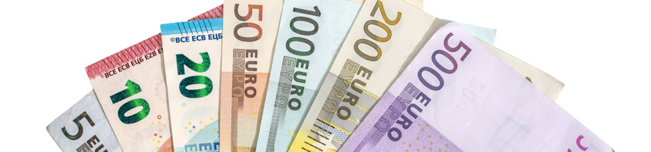 EUR/USD is trading lower before ECB