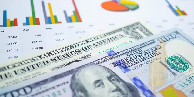 الدولار يحافظ على متوسط 100 يوم