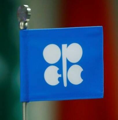 La OPEP incrementa su pronóstico de crecimiento de producción rival y evalúa estrategias.