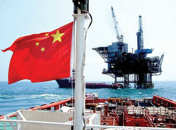China lanza su indice de referencia de crudo con acceso a comerciantes mundiales