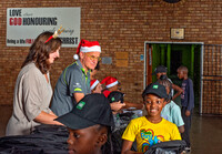 FBS y Education Africa llevan la alegría navideña a familias necesitadas